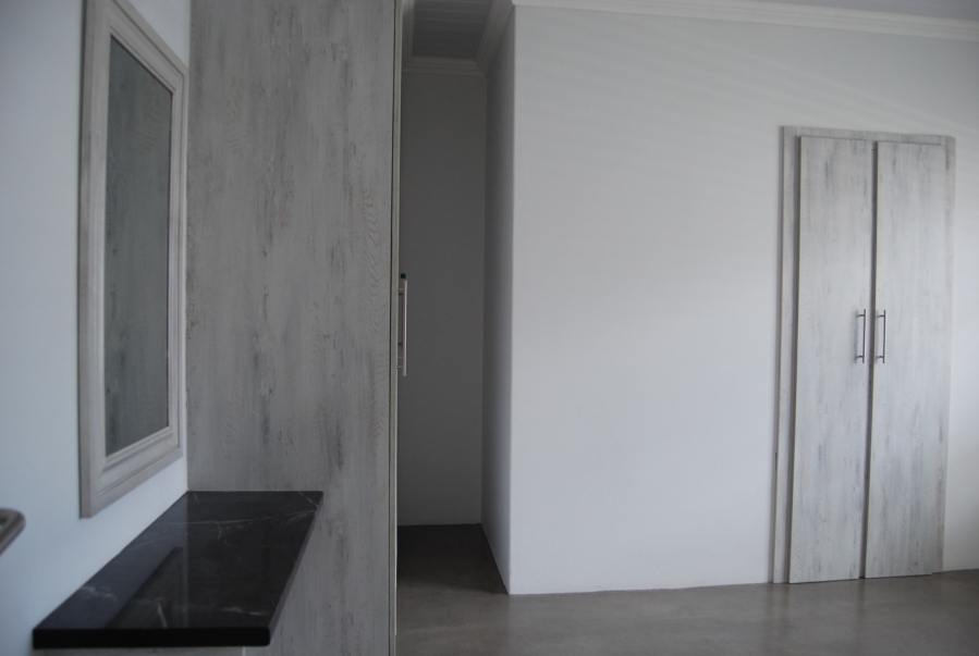 To Let 3 Bedroom Property for Rent in Golden Mile Western Cape
